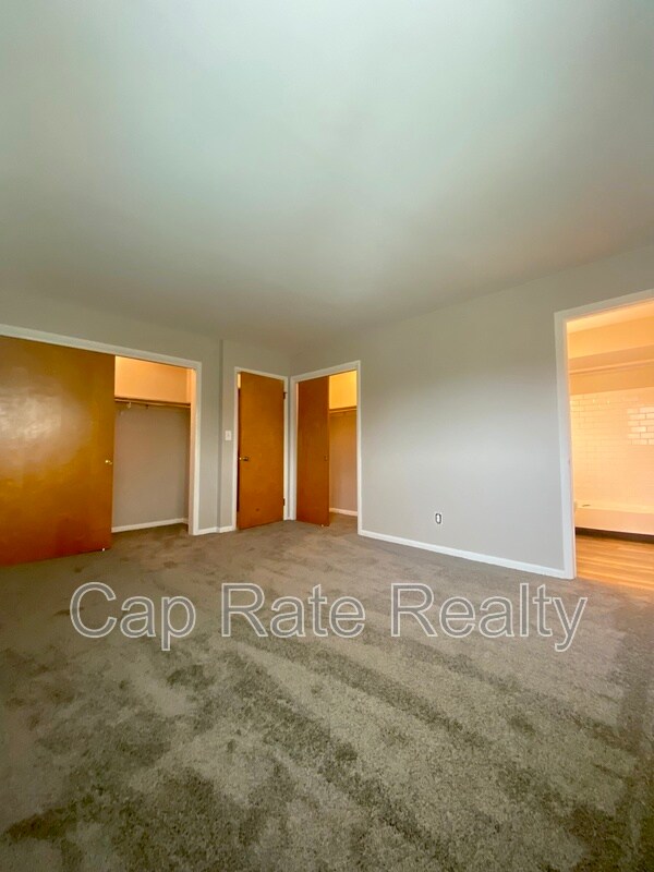 Building Photo - 26 S Hampton Rd