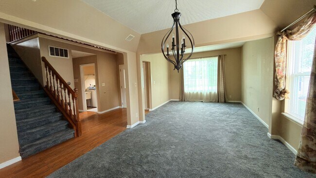 Building Photo - 5 S Brookfield Dr