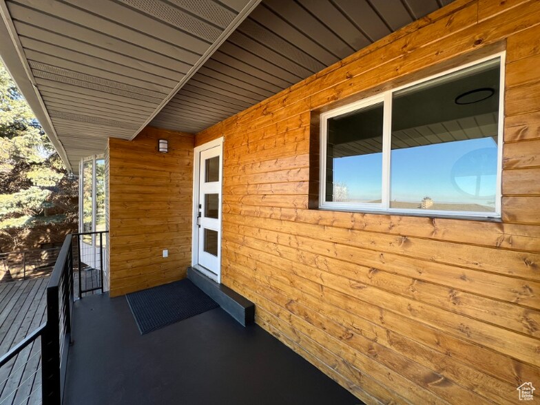 Building Photo - 552 Chelsea Dr