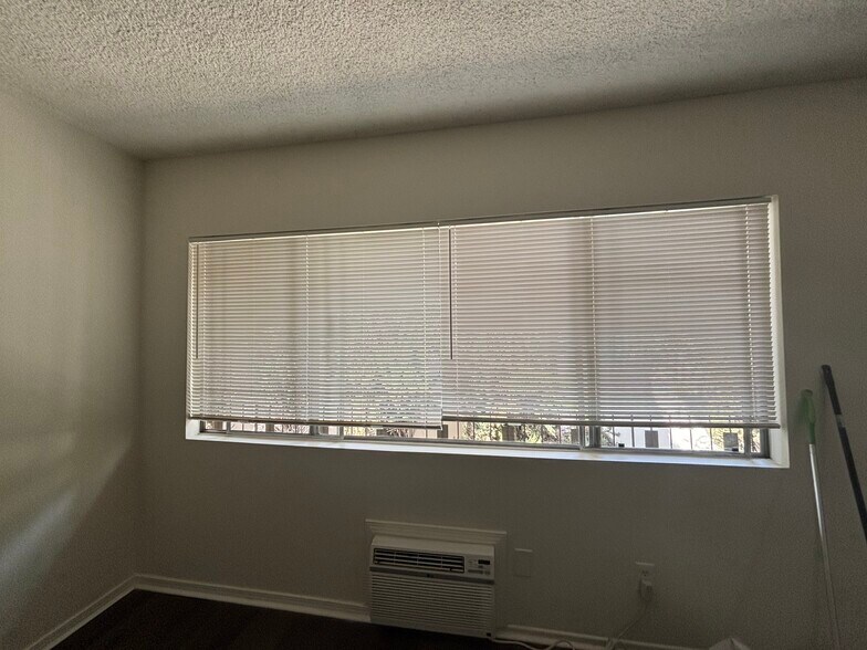 Building Photo - 5019 Klump Ave