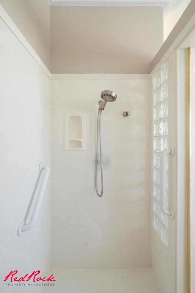 Building Photo - Spacious 6 Bedroom Home with a Balcony!