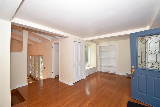 Building Photo - 769 Arrowhead Dr