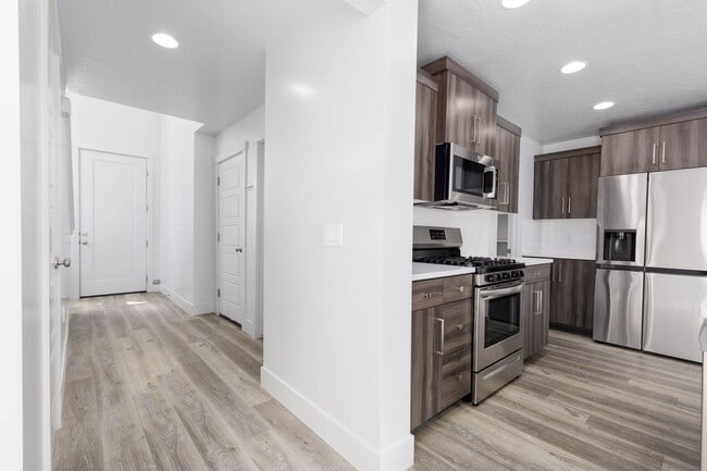 Building Photo - 4 bed | 2.5 bath | 2 car in Desert Canyons