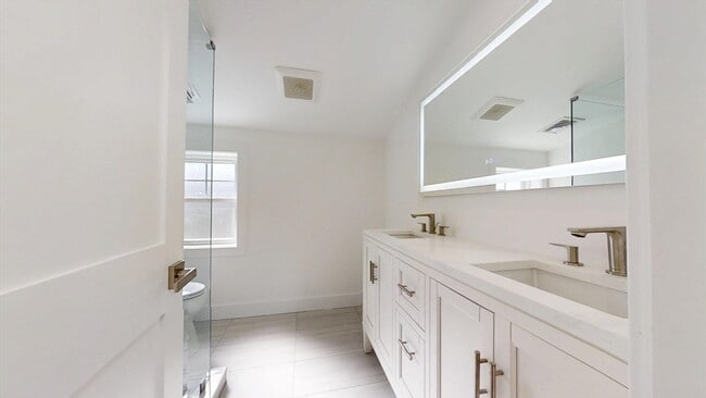 Building Photo - 73A Trowbridge St