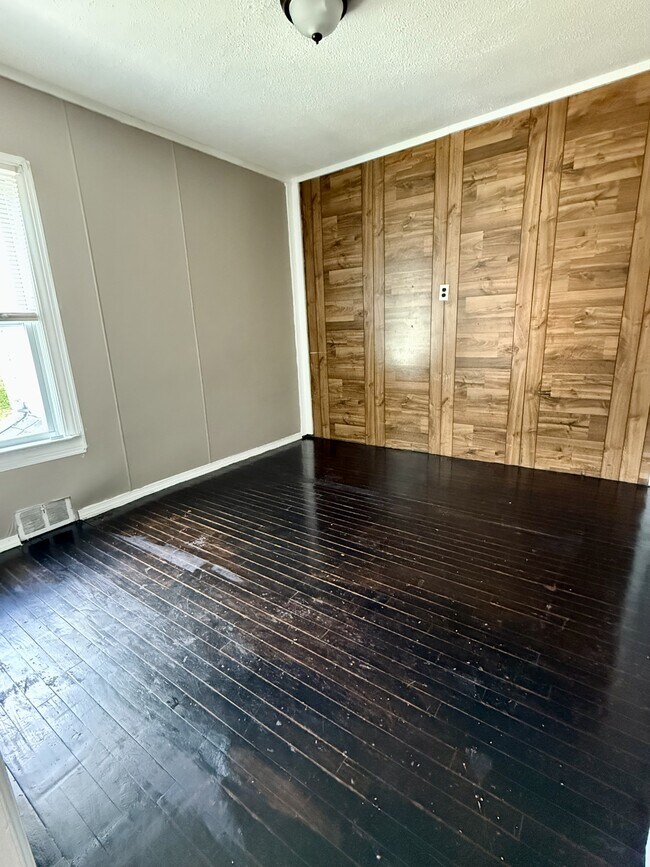 Building Photo - 7292 Meadow Ave
