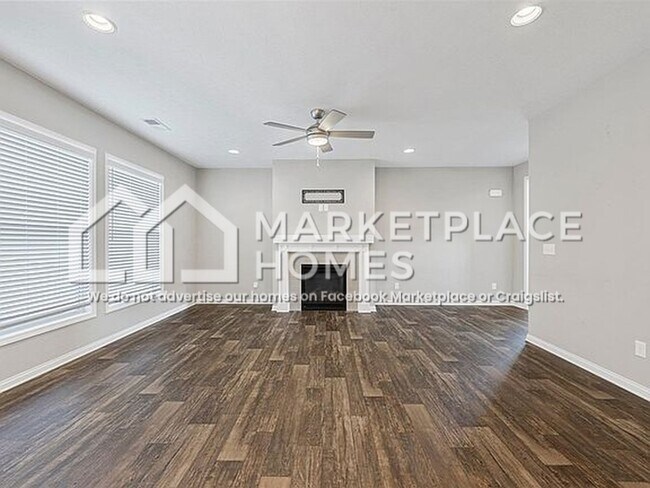 Building Photo - 554 Vining Ln