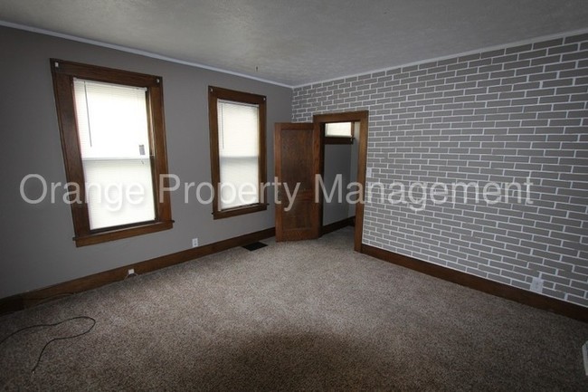 Building Photo - GIFFORD PARK-1/2 OFF 1ST MONTHS RENT!