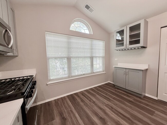 Building Photo - 1623 Camberley Ct