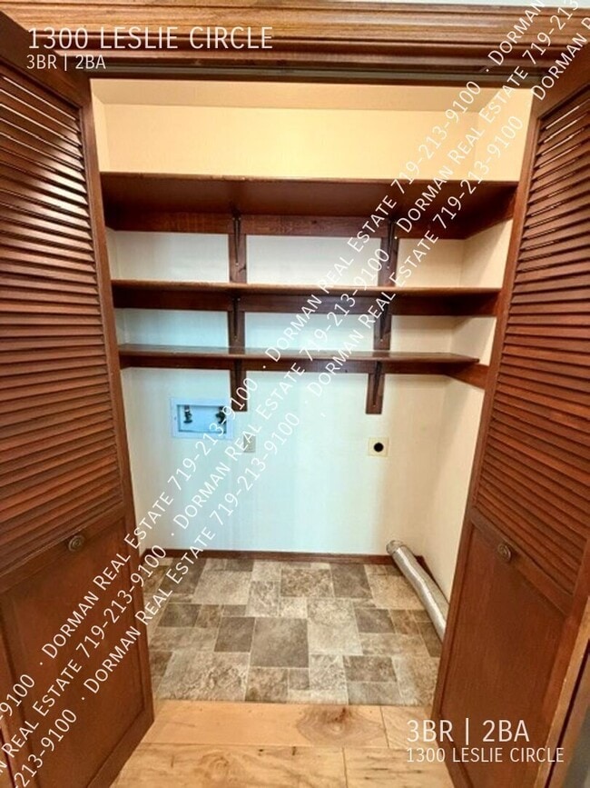 Building Photo - 1300 Leslie Cir