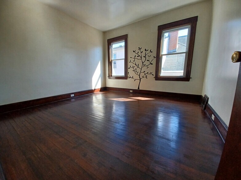 Building Photo - 306 Madison Ave