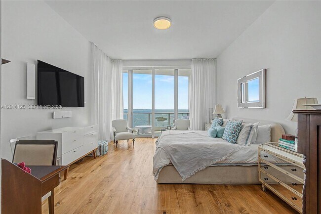 Building Photo - 2627 S Bayshore Dr