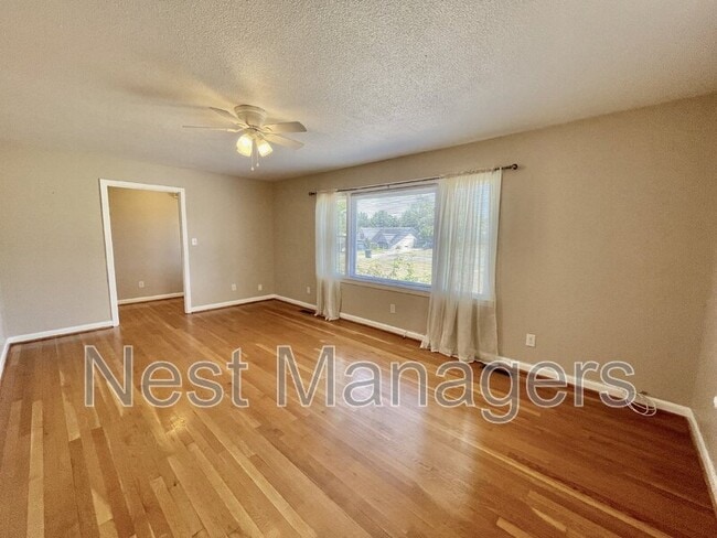 Building Photo - 621 Welsh Pl