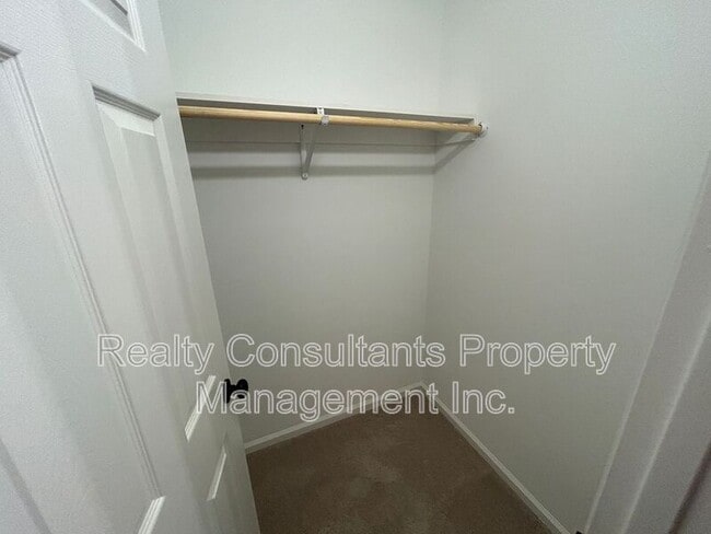 Building Photo - 2711 Ingleside Dr