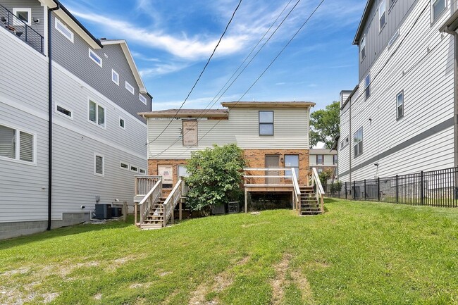 Building Photo - 3319A Felicia St