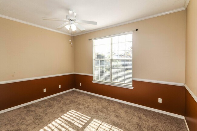 Building Photo - 5803 Carriage Hills Dr