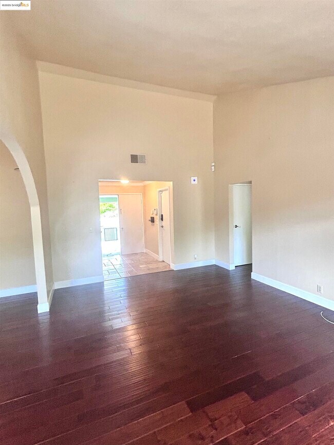 Building Photo - 516 Webster Dr