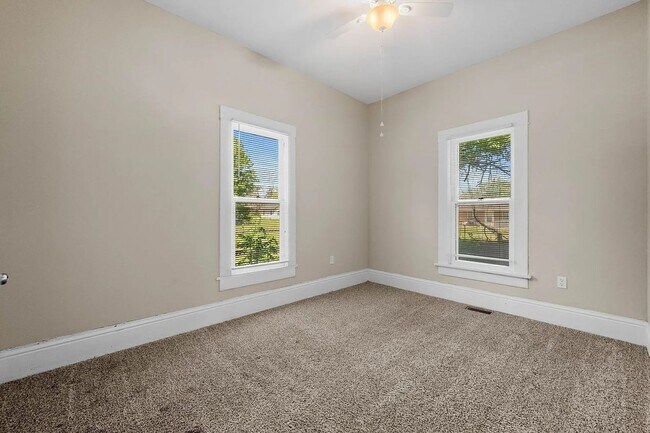Building Photo - Adorable and Cozy 3 Bedroom!
