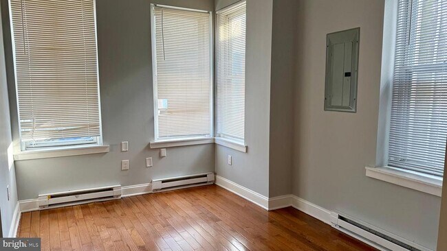 Primary Photo - 2225 N 16th St