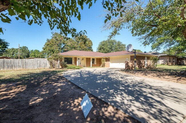 Building Photo - 1046 Jan Lee Dr