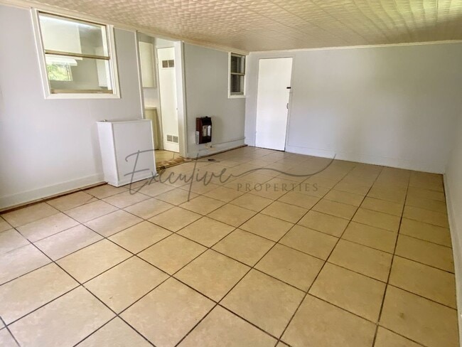 Building Photo - Affordable 2-Bedroom Home in Central Lake ...