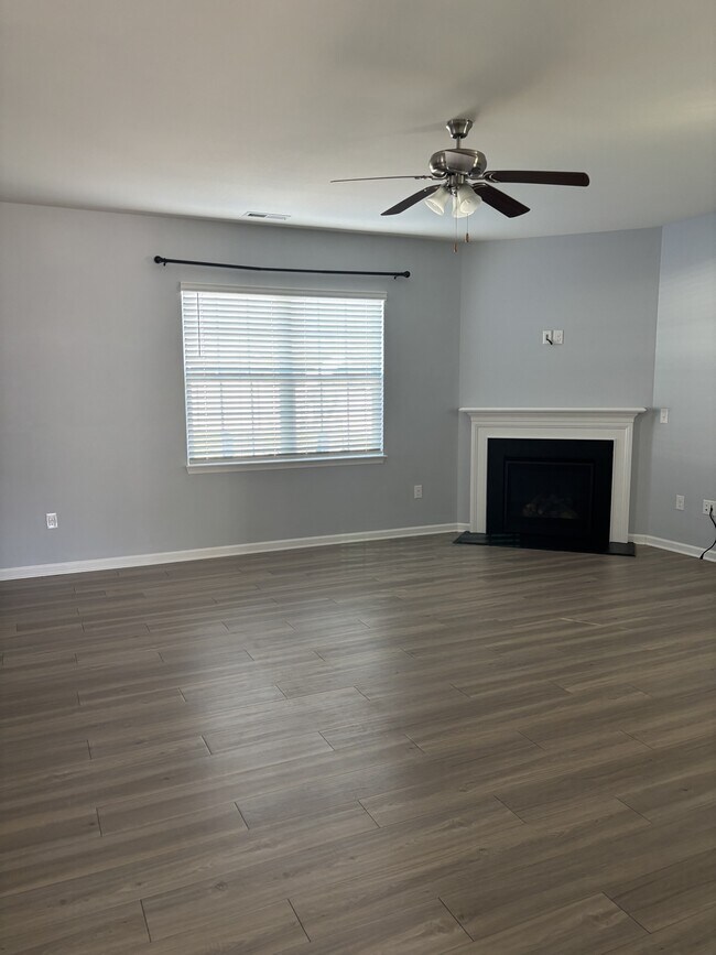 Building Photo - 145 Relict Dr