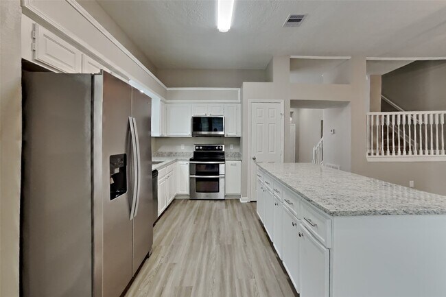 Building Photo - 5302 Cedar Lodge Ct