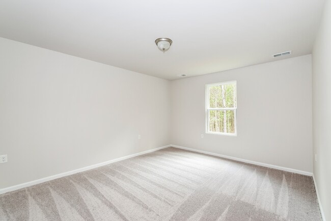 Building Photo - 29 Lake Pamona Rd