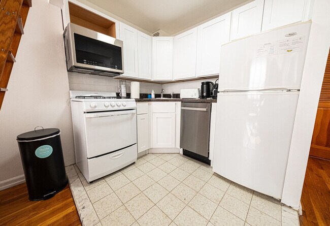 Building Photo - 32 W 86th St