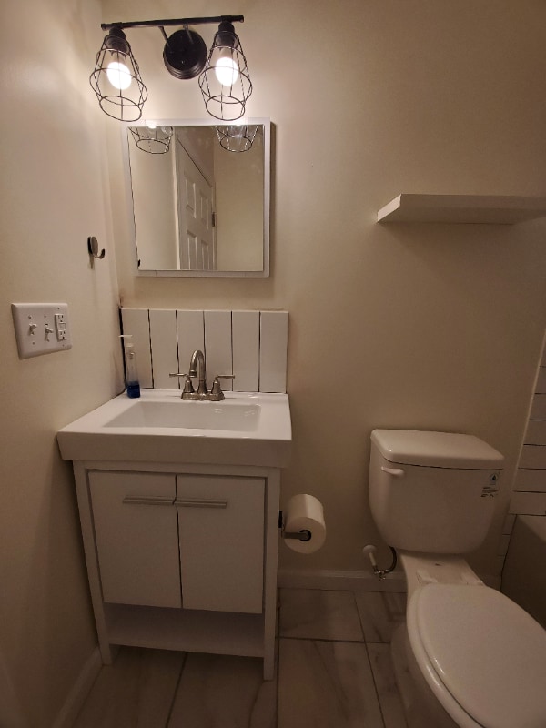 Building Photo - 2083 Maplewood Rd