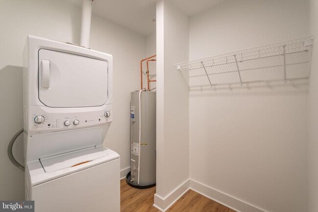 Building Photo - 2101 Washington Ave