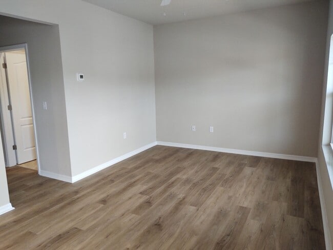 Building Photo - FIRST MONTHS RENT FREE WITH A ONE YEAR LEASE,2 BEDROOM 1 BATHROOM  INSIDE LAUNDRY AND PET FRIENDLY..
