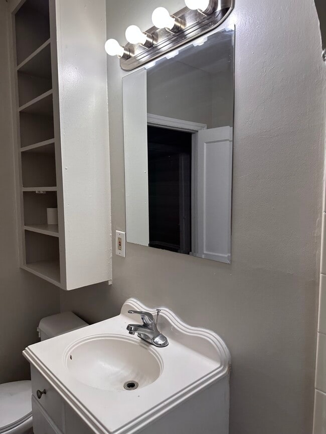 Building Photo - Sullivant