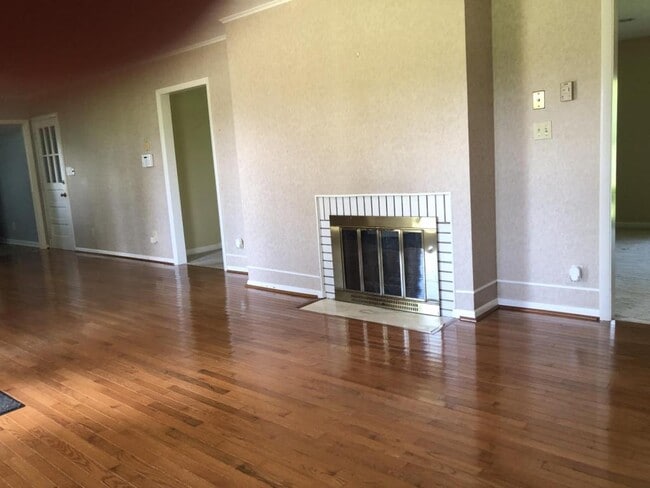 Building Photo - 103 Helmwood Dr