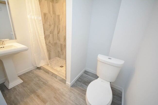 Building Photo - Fantastic Uptown home with amazing details throughout!