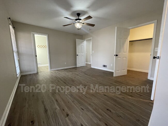 Building Photo - 2005 Landau Dr