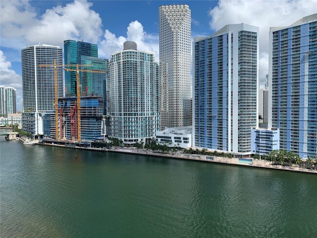 Building Photo - 888 Brickell Key Dr