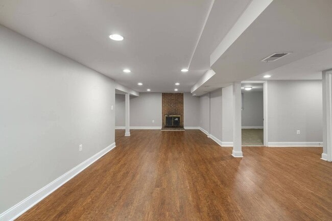 Building Photo - 1516 Cedarwood Dr