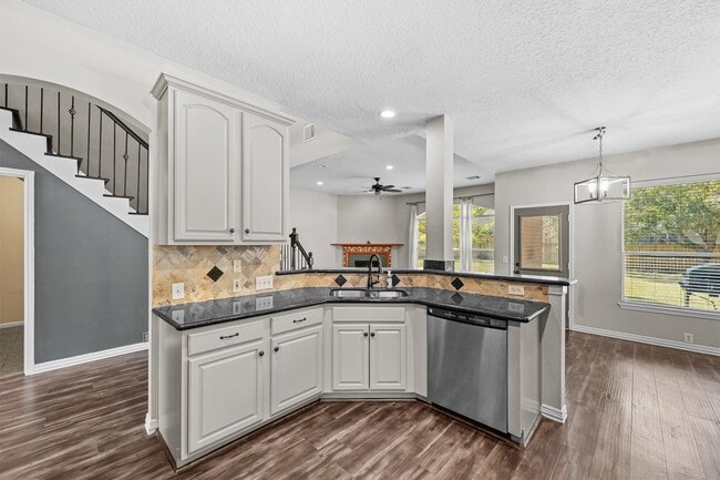 Building Photo - 7302 Maple Run Dr