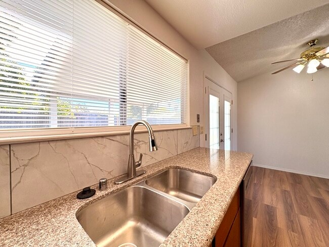 Building Photo - Beautiful 3 Bedroom, 2 full bathroom single story with HUGE backyard! For rent in Sacramento