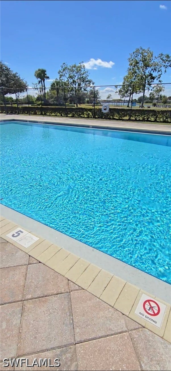 Building Photo - 687 Grove Dr