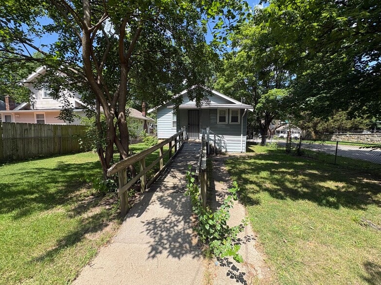 Building Photo - 5401 Highland Ave