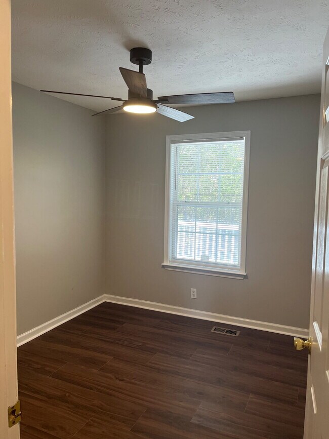 Building Photo - 805 Poplartree Ct
