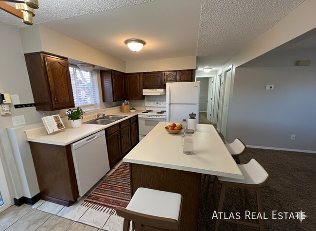 Building Photo - 730 Swope Ave