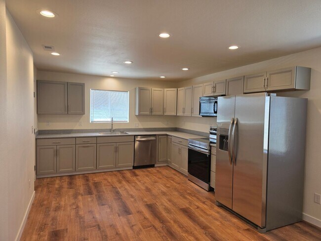 Building Photo - 3 Bed 2 Bath one story home in the country on 1 acre
