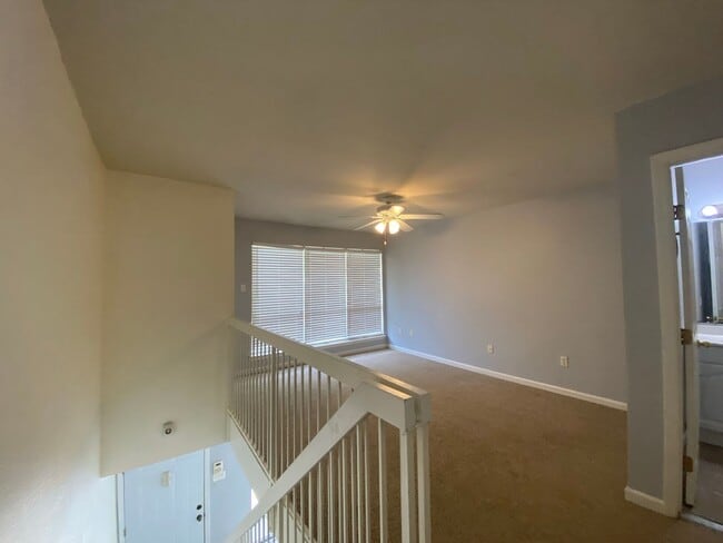 Building Photo - Cozy University View Condo Just Minutes from LSU