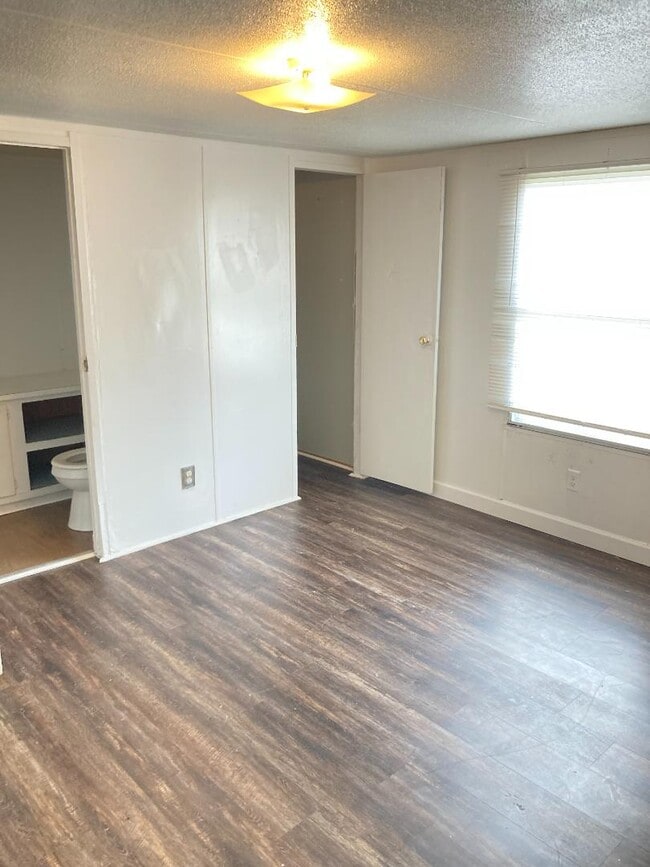 Building Photo - 2405 Wysteria Ln
