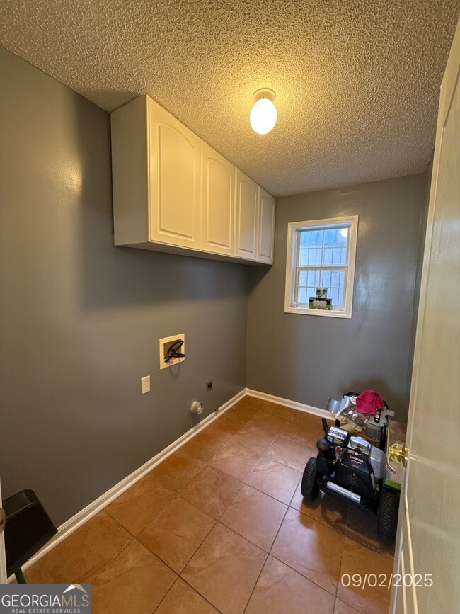 Building Photo - 1145 Chateau Terrace