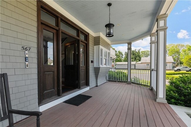 Building Photo - 567 Bristol Ferry Rd