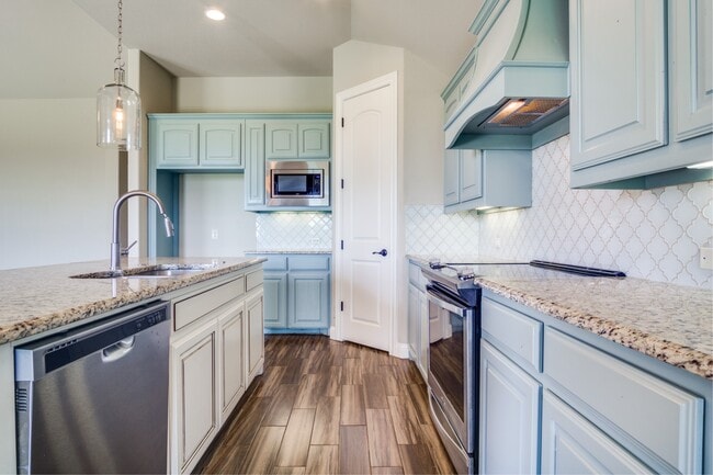 Building Photo - 302 Oar Wood Dr