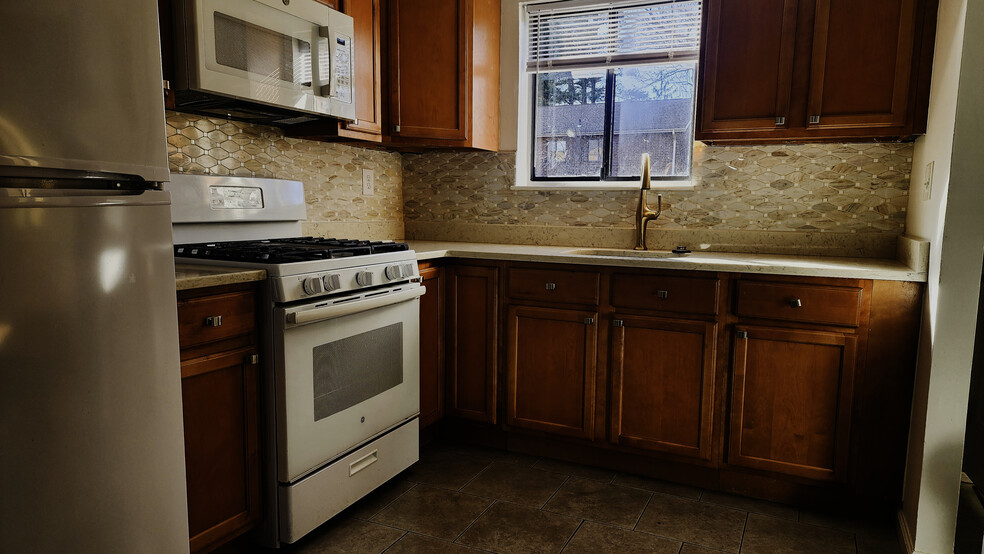Kitchen - 86 Wakefield Cir